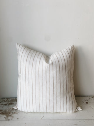 Harvey Pillow - 24 x 24