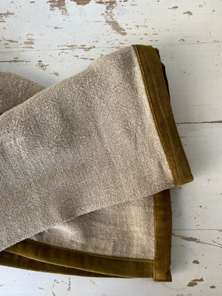 Velvet Trim Throw, Green