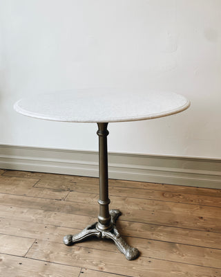 Boulangerie Cafe table