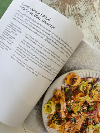 Salads for Every Season: 100 Fresh and Flavorful Recipes Year-Round Cookbook