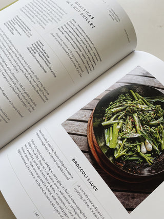 The Cook's Garden: A Gardener's Guide to Selecting, Growing, and Savouring the Tastiest Vegetables of Each Season Cookbook