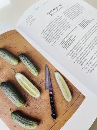 The Cook's Garden: A Gardener's Guide to Selecting, Growing, and Savouring the Tastiest Vegetables of Each Season Cookbook